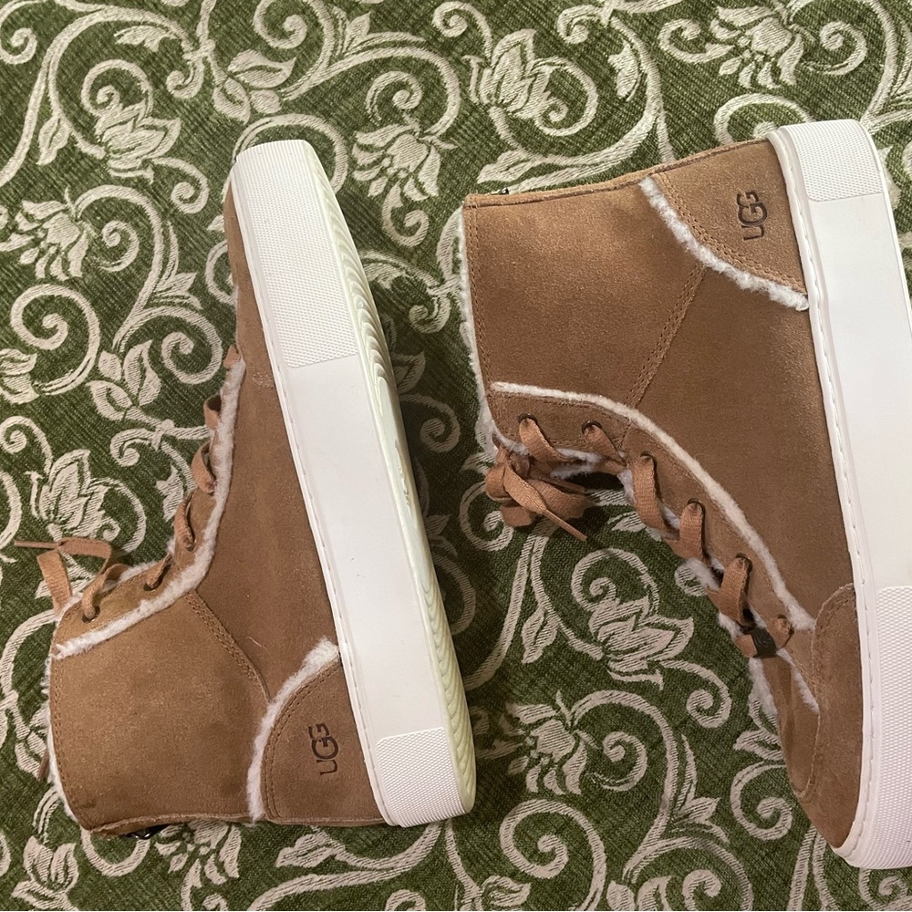 UGG Nuray boots
Size 9.5 
VGUC - Picture 5 of 7